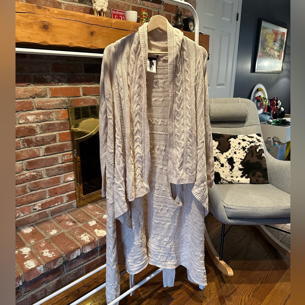 BCBG long beige cardigan